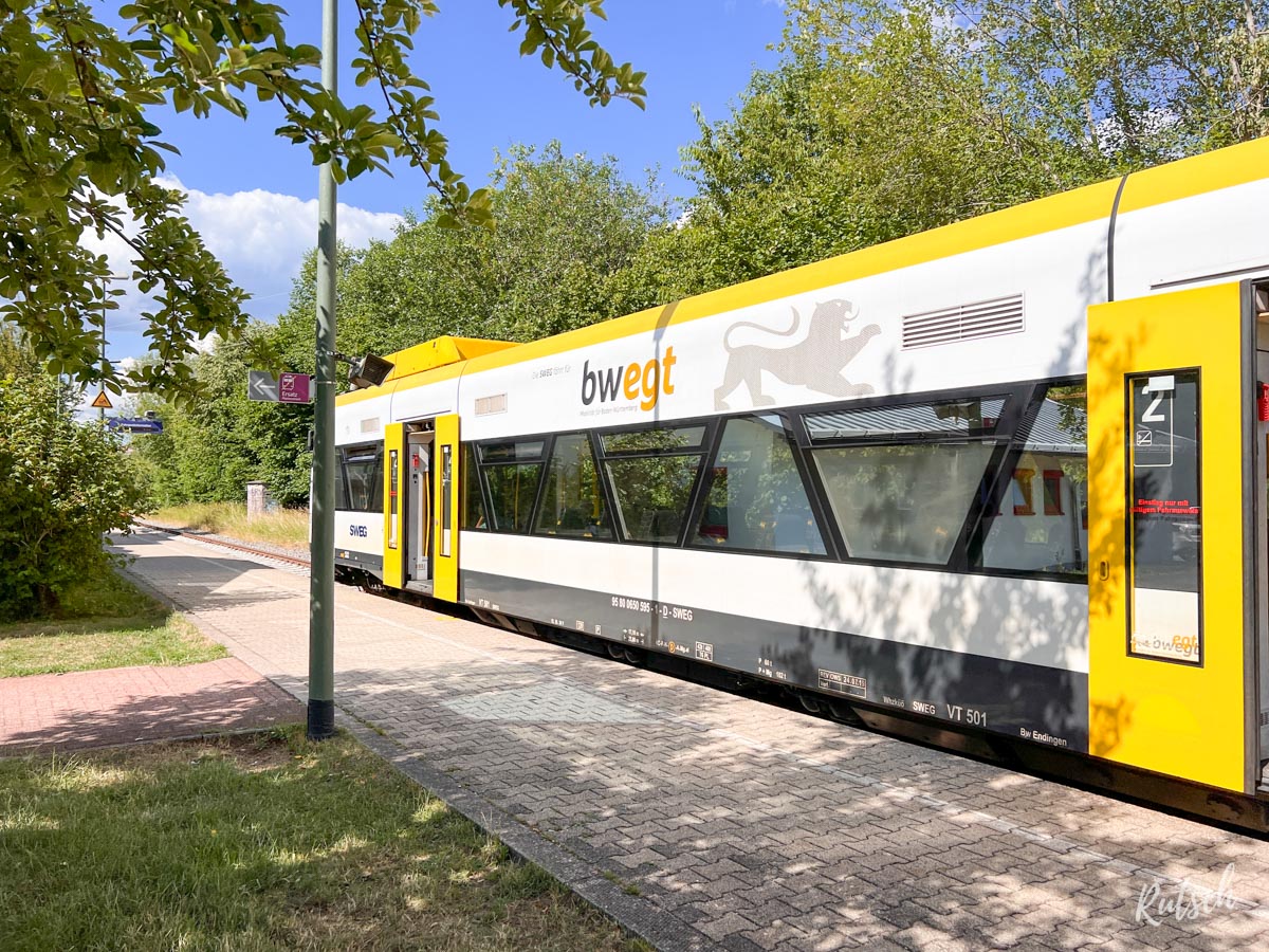 Train RB en gare de Loßburg-Rodt, direction Freudenstadt