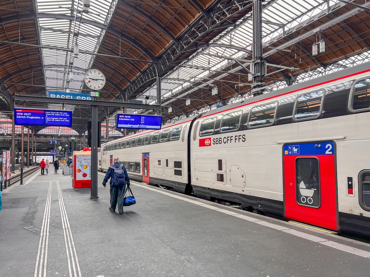 Train IC61 - Basel - Interlaken