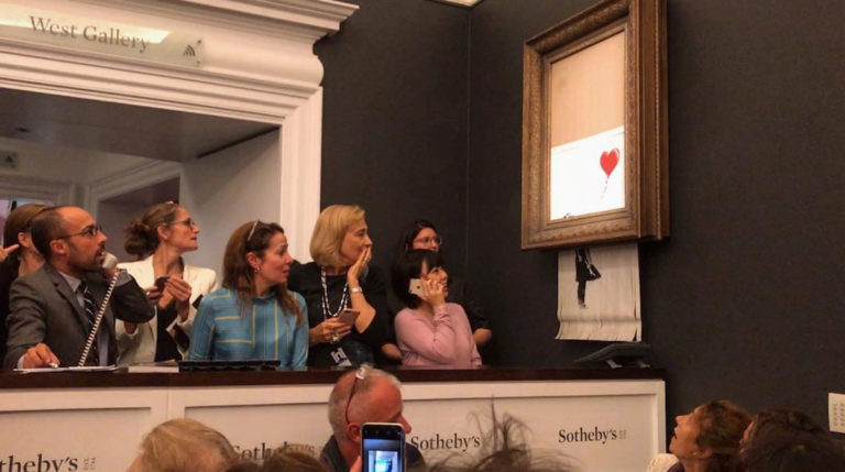 « La Petite Fille au Ballon » de Banksy, lors de son autodestruction en octobre 2018