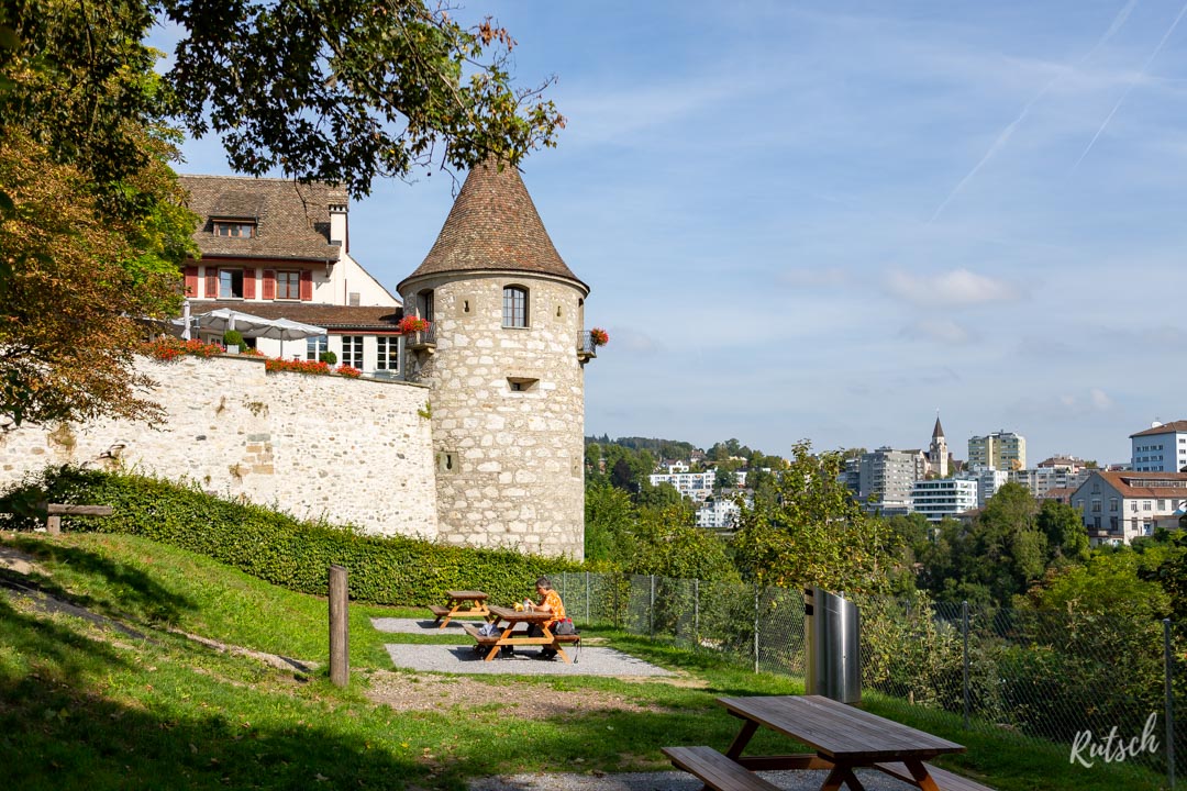 Tables de pique-nique, château de Laufen