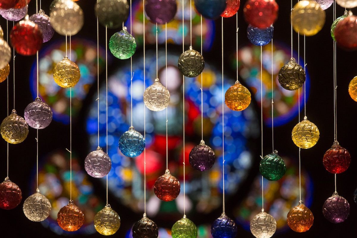 « Tel un Lustre » boules de Noël de Meisenthal exposées à Sélestat ©Ville de Sélestat