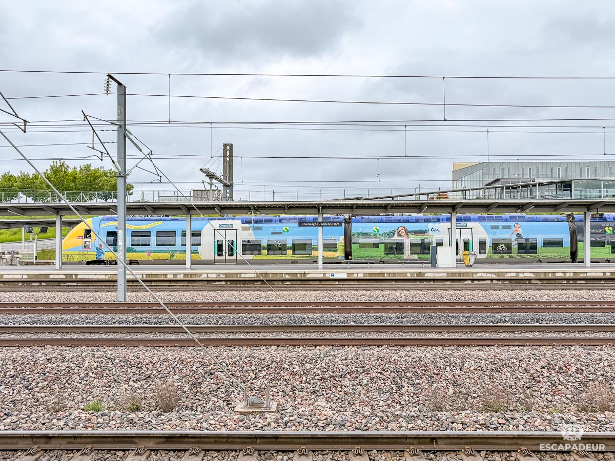 Train TER en Gare de Champagne-Ardenne TGV