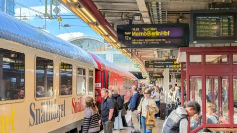 Train de nuit Snälltåget en gare de Stockholm
