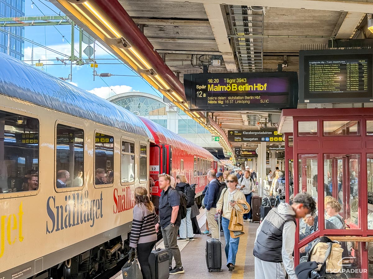 Train de nuit Snälltåget en gare de Stockholm