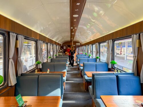Train de nuit Snälltåget en gare de Stockholm - Voiture restaurant