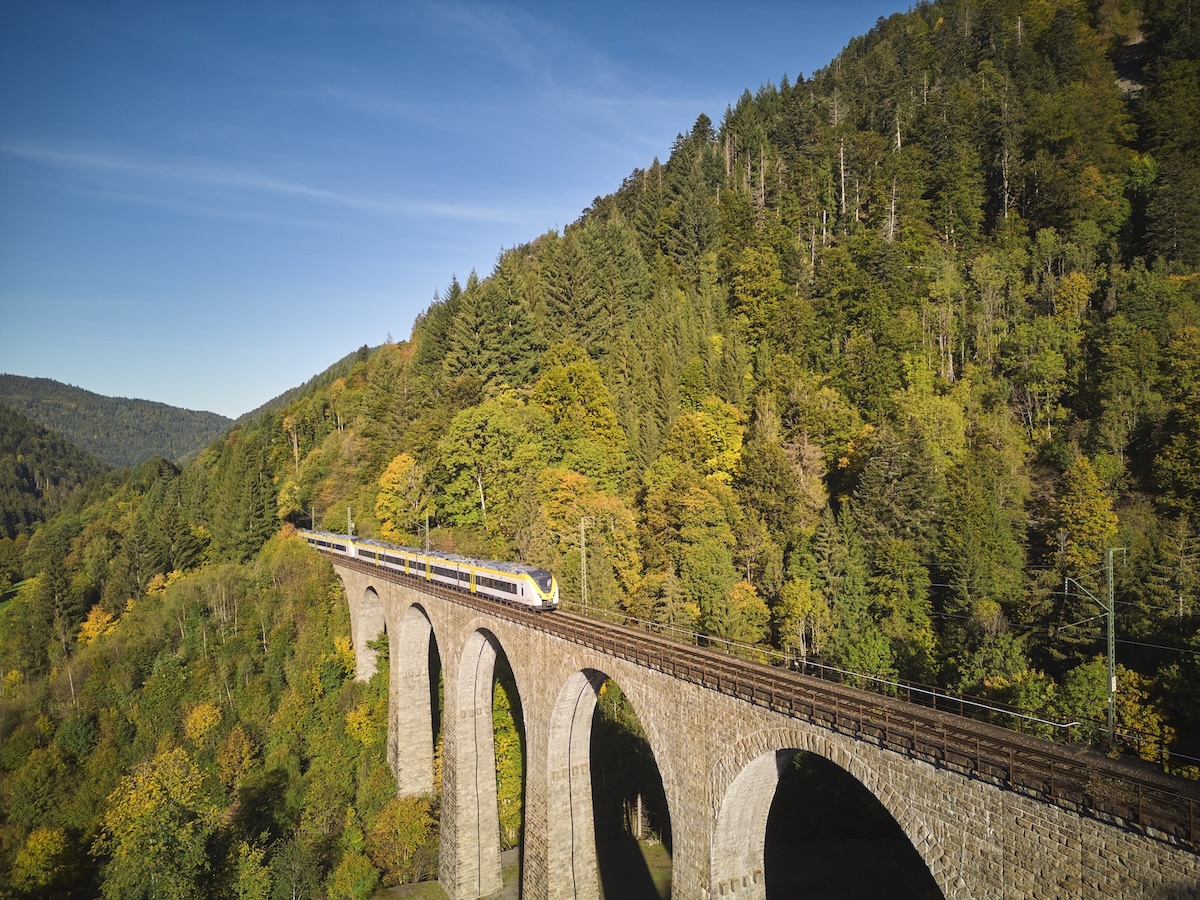 Train régional sur le Ravennaviadukt - Dreiseenbahn - DZT:Jens Wegener